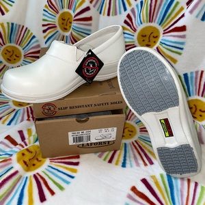 Nursing shoes Women’s size 8.5 Slip Resistant